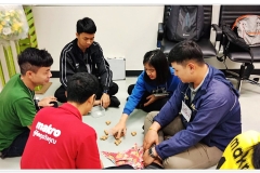 427613