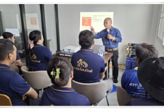 ทัศนคติเชิงบวกในงานบริการ พนักงานห้างธีระชัยค้าไม้